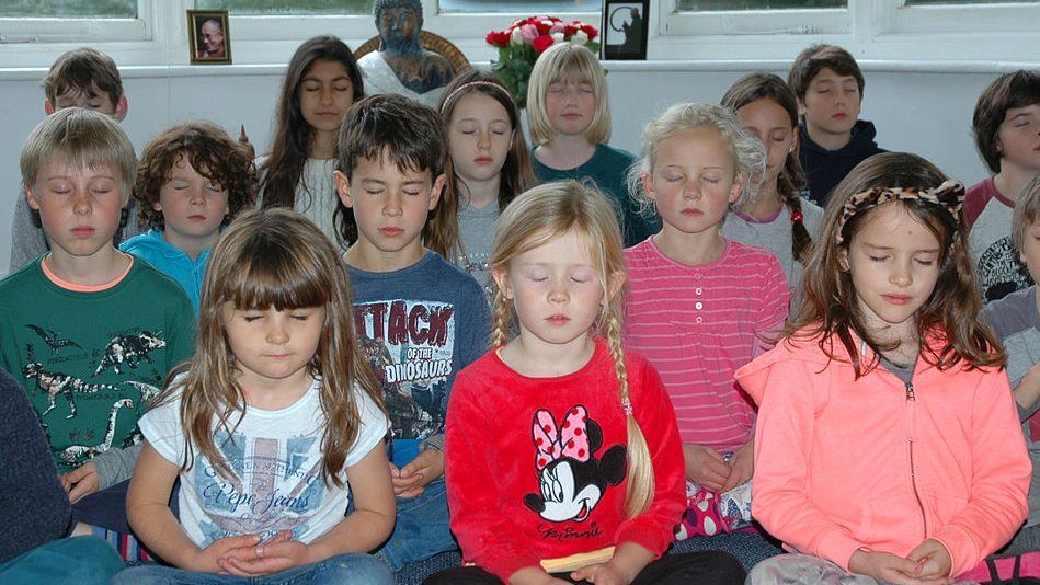 children meditating ivdavra auteur marc sijm